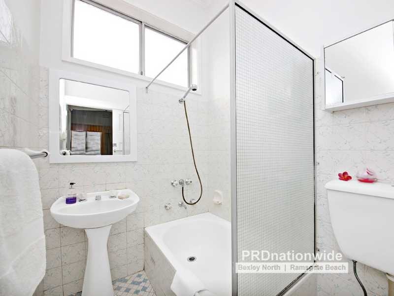 82 Minnamorra Avenue, Earlwood NSW 2206