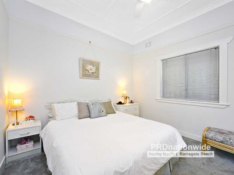 82 Minnamorra Avenue, Earlwood NSW 2206