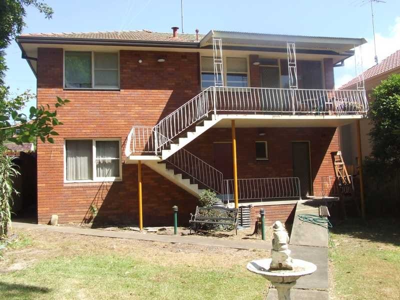 8 Allawah Avenue, Carss Park NSW 2221