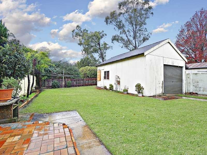 10 Bonalbo Street, Kingsgrove NSW 2208