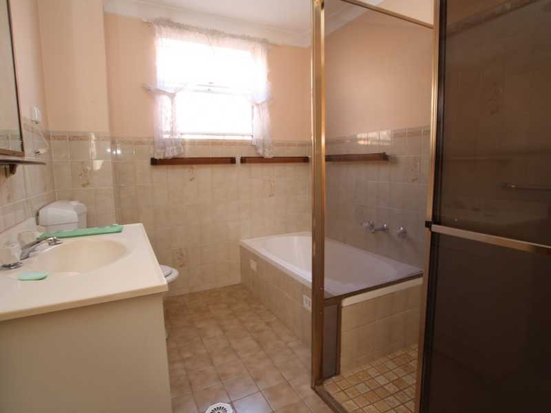 10 Bonalbo Street, Kingsgrove NSW 2208