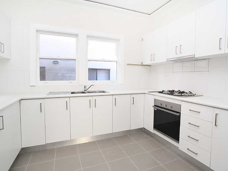 10 Bonalbo Street, Kingsgrove NSW 2208