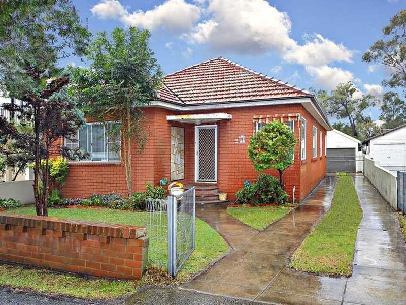 10 Bonalbo Street, Kingsgrove NSW 2208