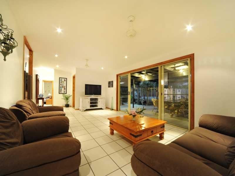 7 Salmon Street, Cannonvale QLD 4802
