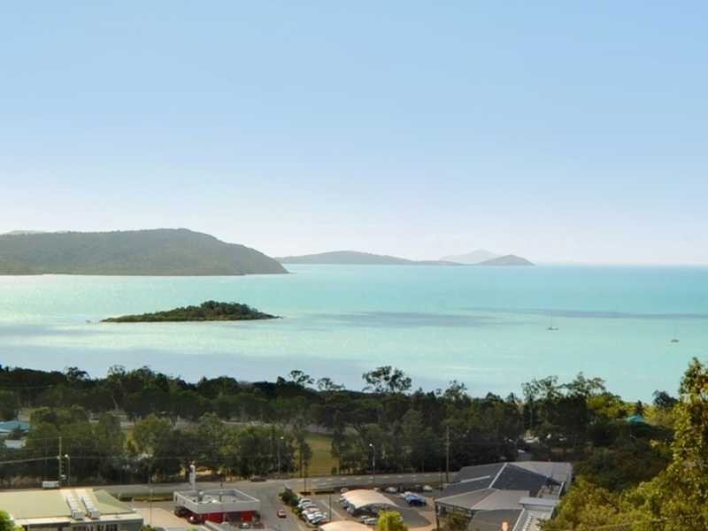 10 Woodwark Crescent, Cannonvale QLD 4802