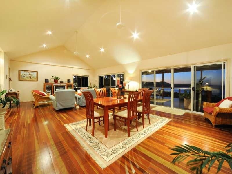 10 Woodwark Crescent, Cannonvale QLD 4802
