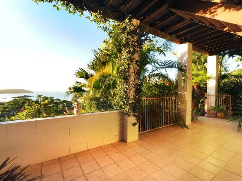 10 Woodwark Crescent, Cannonvale QLD 4802