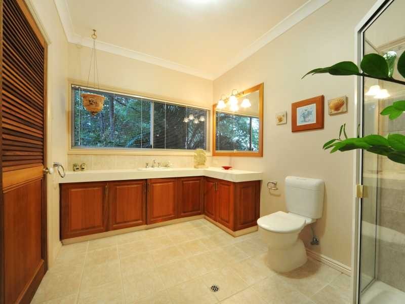 10 Woodwark Crescent, Cannonvale QLD 4802
