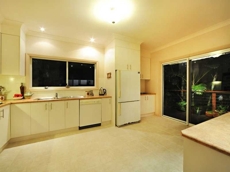 10 Woodwark Crescent, Cannonvale QLD 4802