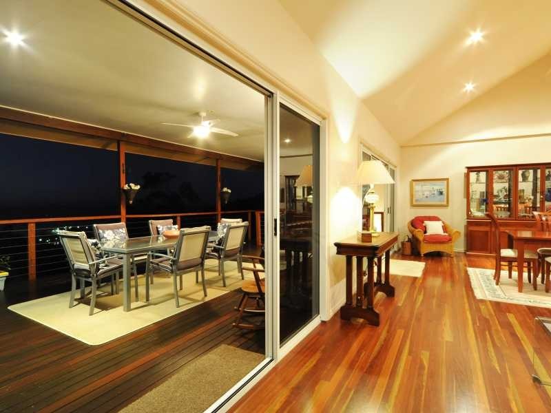 10 Woodwark Crescent, Cannonvale QLD 4802