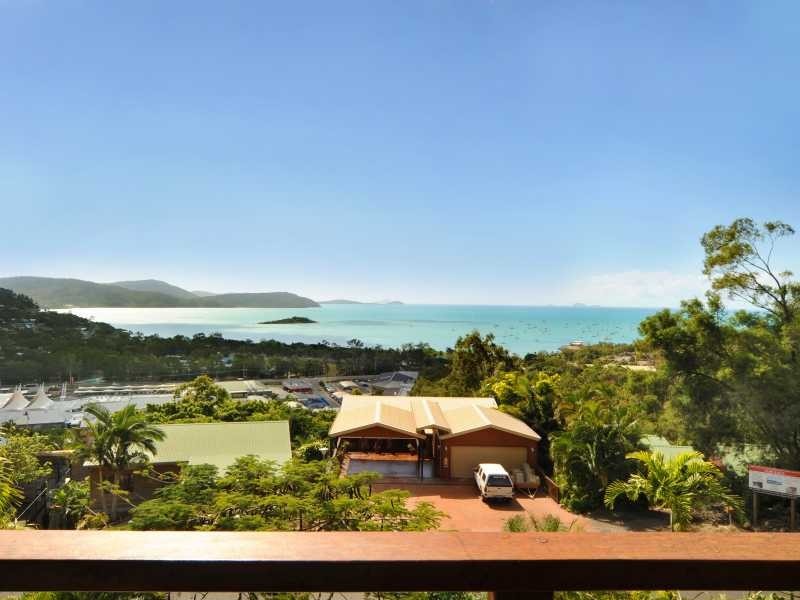 10 Woodwark Crescent, Cannonvale QLD 4802