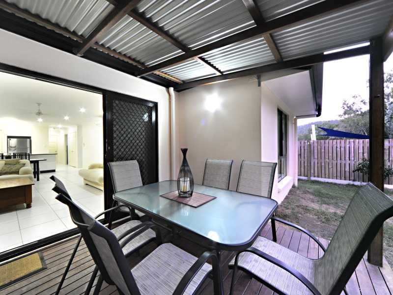 Unit 1/17A Sunset Drive, Jubilee Pocket QLD 4802