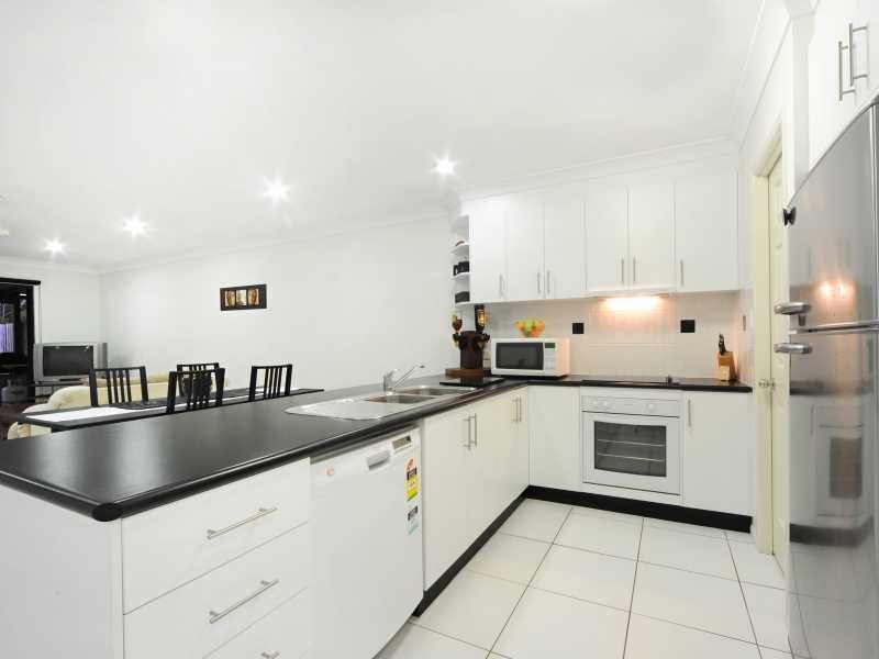 Unit 1/17A Sunset Drive, Jubilee Pocket QLD 4802