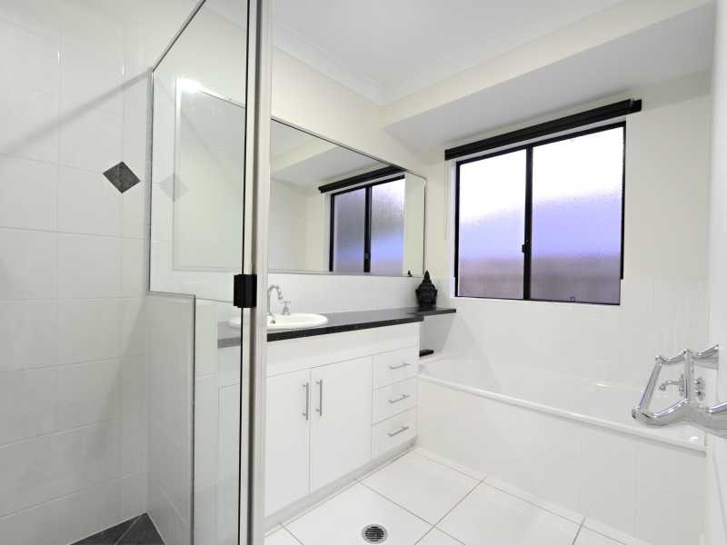 Unit 1/17A Sunset Drive, Jubilee Pocket QLD 4802