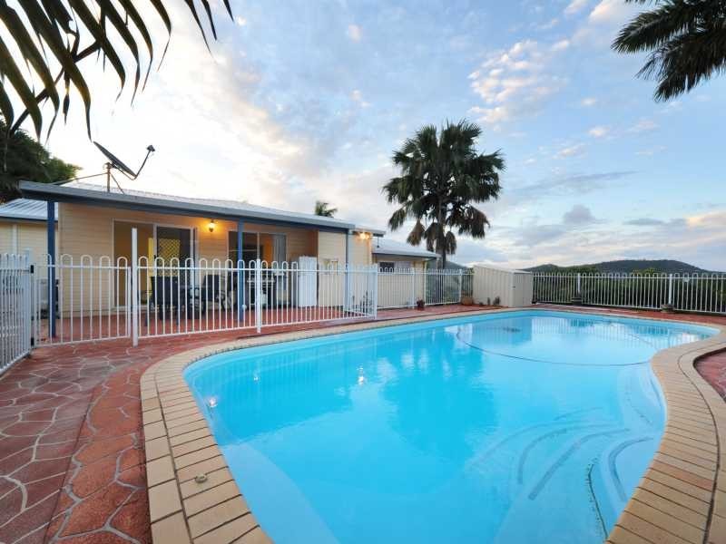1 Whitehaven Crescent, Cannonvale QLD 4802