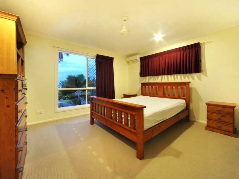 1 Whitehaven Crescent, Cannonvale QLD 4802