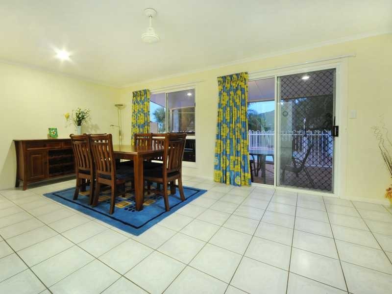 1 Whitehaven Crescent, Cannonvale QLD 4802