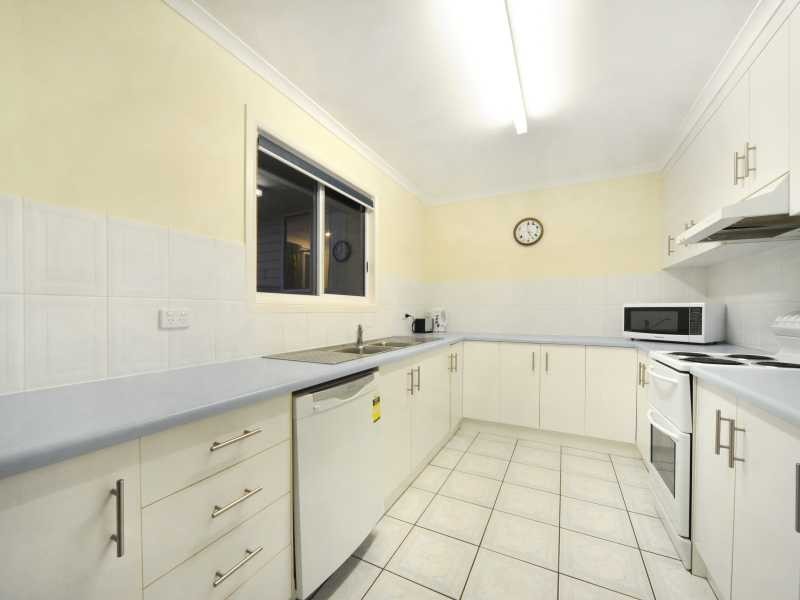 1 Whitehaven Crescent, Cannonvale QLD 4802