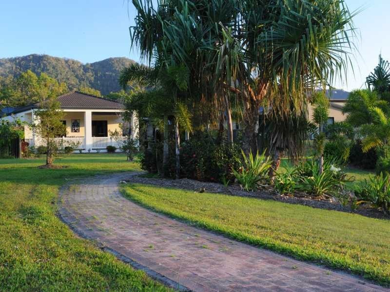 95 Abell Road, Cannonvale QLD 4802