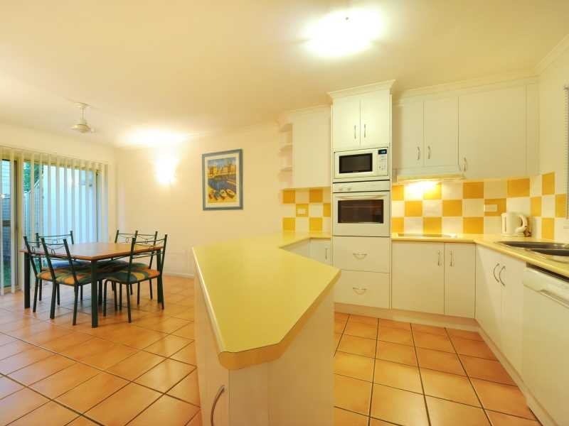 Unit 3/24 Beach Rd, Cannonvale QLD 4802