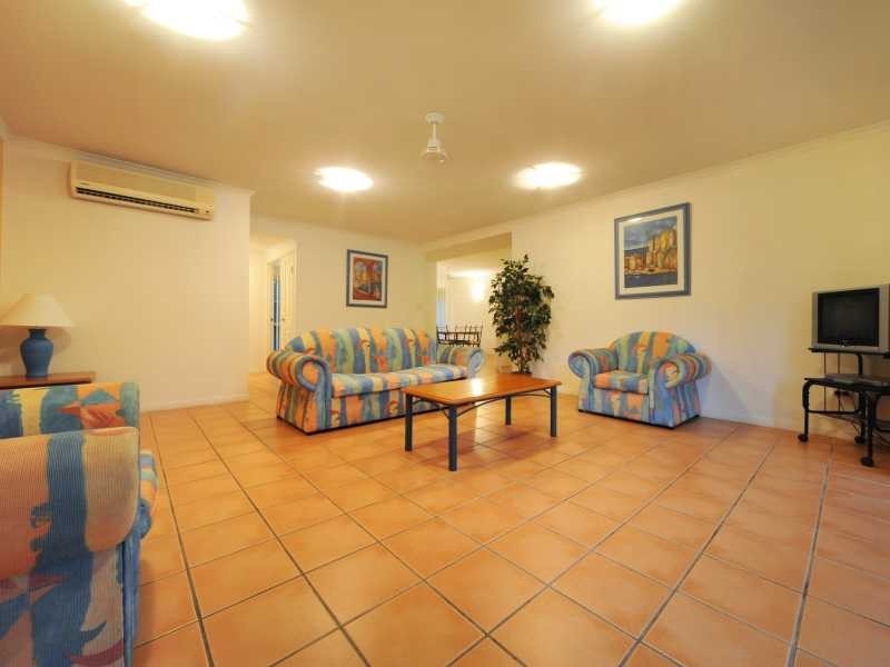 Unit 3/24 Beach Rd, Cannonvale QLD 4802