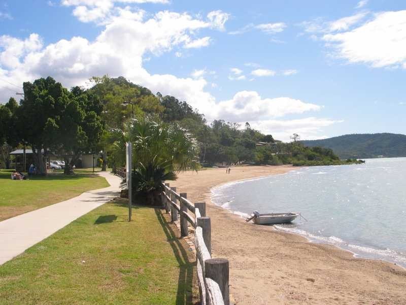 Unit 3/24 Beach Rd, Cannonvale QLD 4802