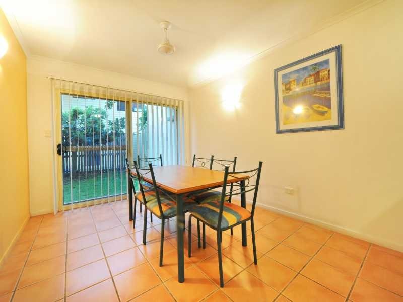 Unit 3/24 Beach Rd, Cannonvale QLD 4802
