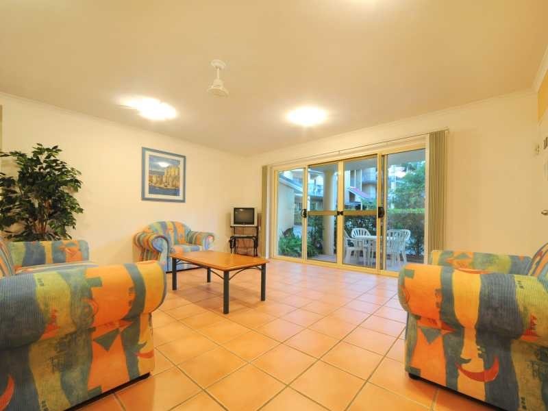 Unit 3/24 Beach Rd, Cannonvale QLD 4802