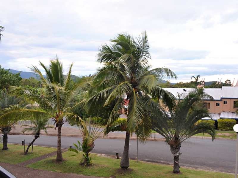 Unit 5/2 Eshelby Drive, Cannonvale QLD 4802