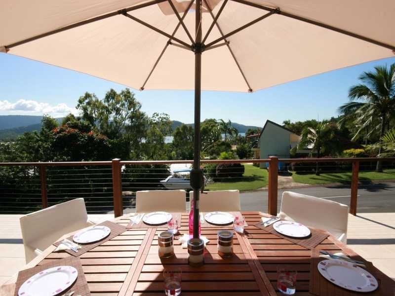39 Manooka Drive, Cannonvale QLD 4802