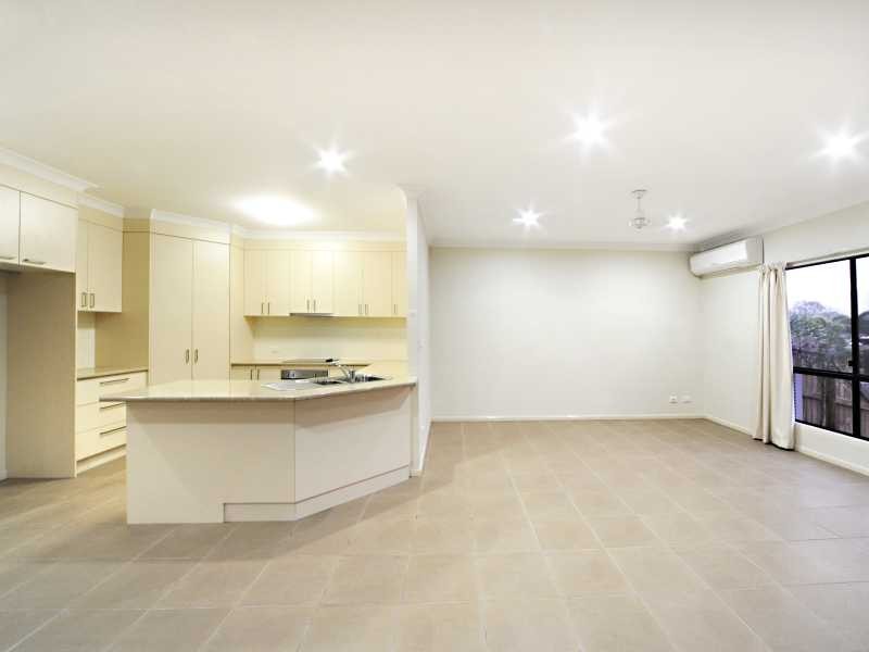 Unit 2/1 Ryben Court, Cannonvale QLD 4802