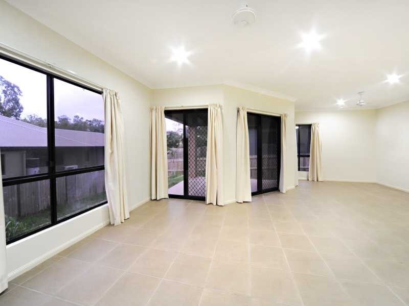 Unit 2/1 Ryben Court, Cannonvale QLD 4802