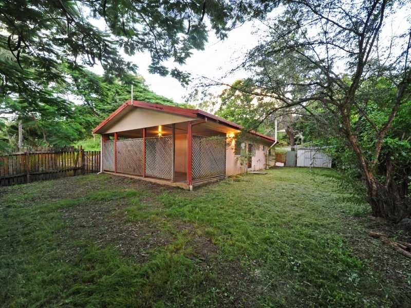 18 Wambiri Street (4 Adina Street), Cannonvale QLD 4802