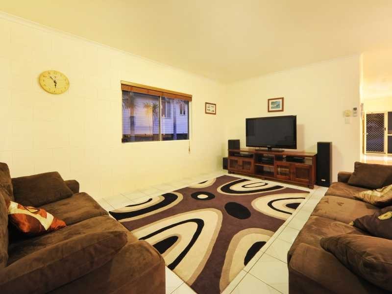 Unit 2/33 Macarthur Drive, Cannonvale QLD 4802