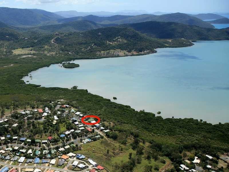 Unit 2/33 Macarthur Drive, Cannonvale QLD 4802