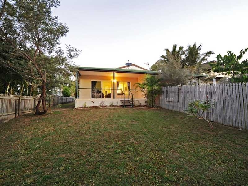 Unit 2/33 Macarthur Drive, Cannonvale QLD 4802