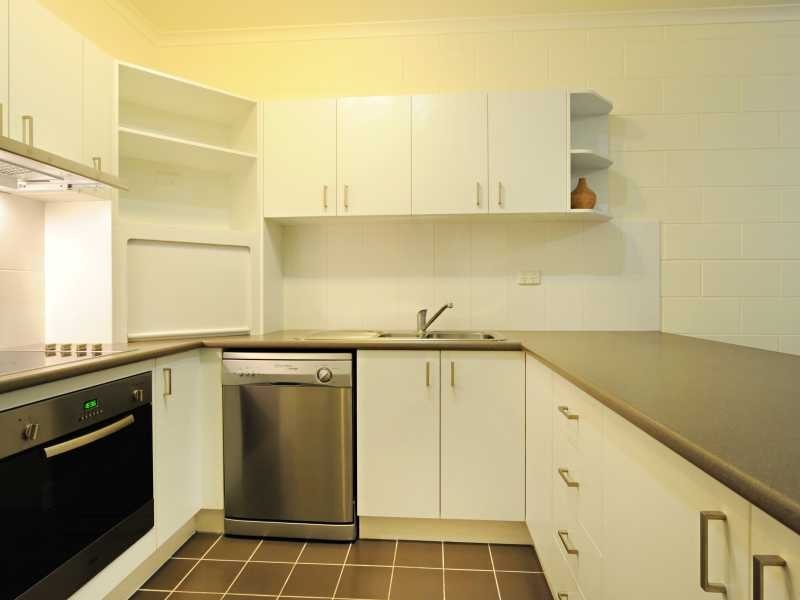 Unit 2/33 Macarthur Drive, Cannonvale QLD 4802