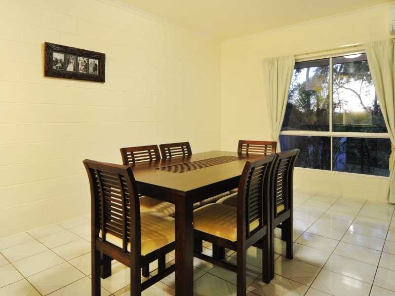 Unit 2/33 Macarthur Drive, Cannonvale QLD 4802