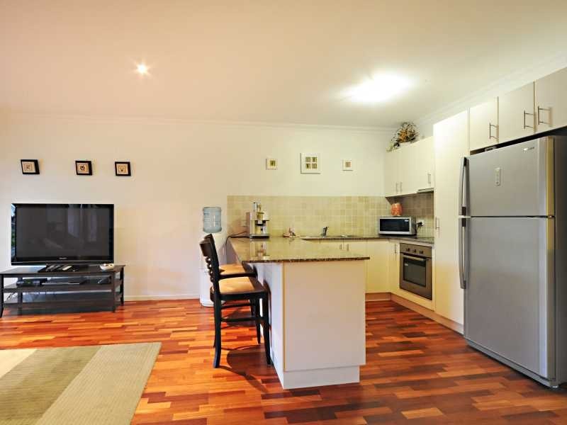 Unit 2/21 Shute Harbour Road, Cannonvale QLD 4802