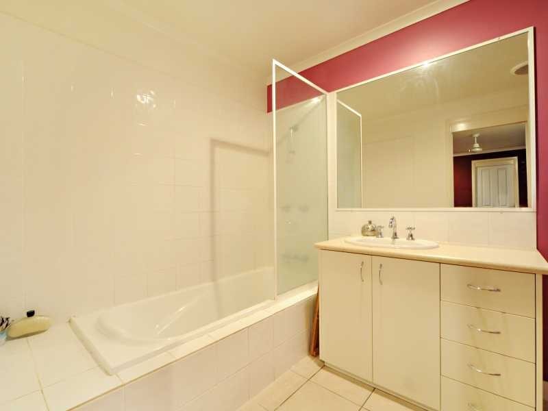 Unit 19/16 Beach Rd, Cannonvale QLD 4802