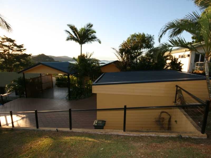 25 Island Drive, Cannonvale QLD 4802