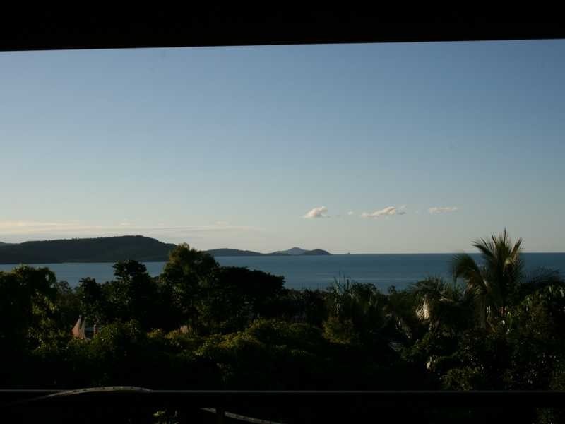 25 Island Drive, Cannonvale QLD 4802