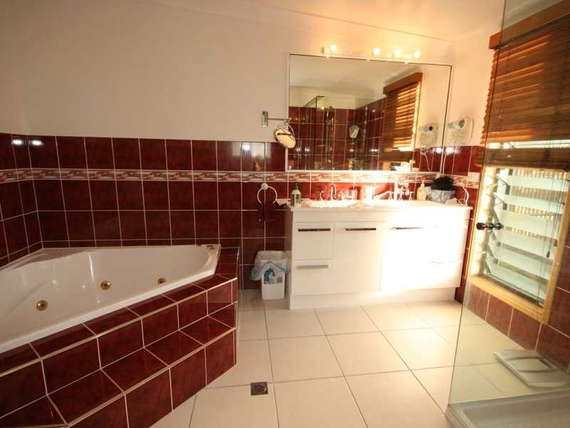 25 Island Drive, Cannonvale QLD 4802