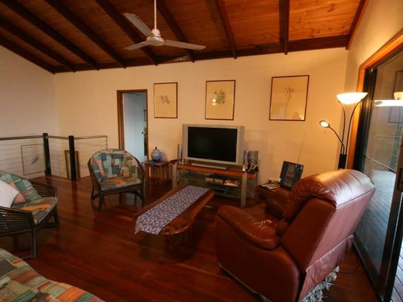 25 Island Drive, Cannonvale QLD 4802