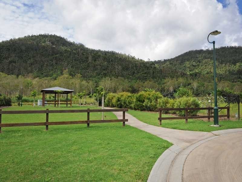 Off Parkers Rd Mountain Breeze, Cannonvale QLD 4802