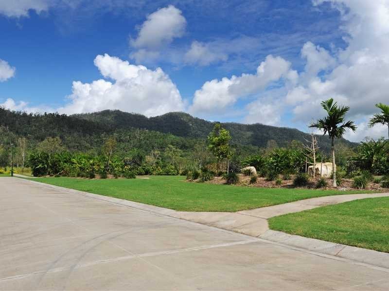 Off Parkers Rd Mountain Breeze, Cannonvale QLD 4802