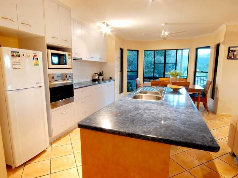 Unit 1/13 Macarthur Drive, Cannonvale QLD 4802