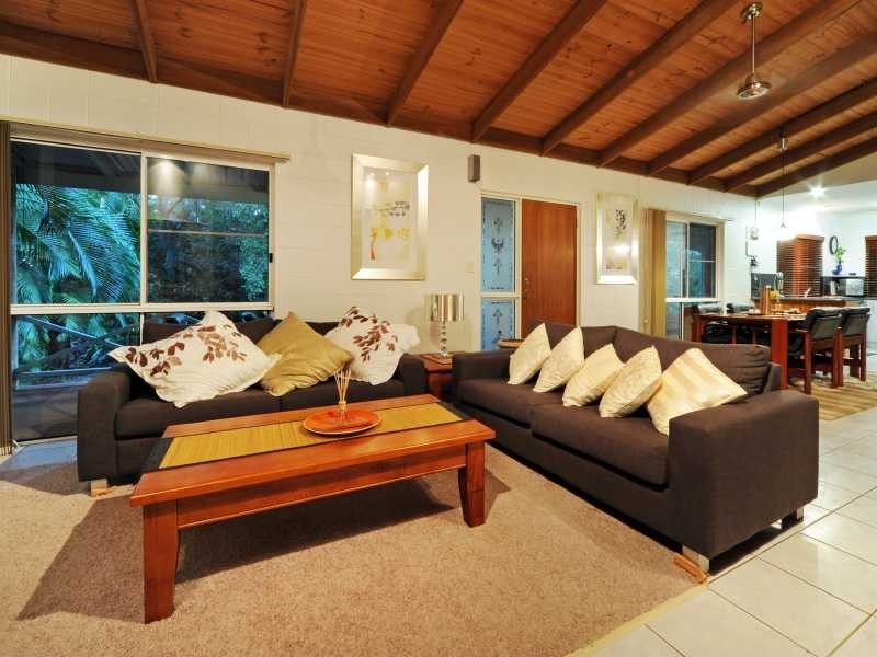 25 Eshelby Drive, Cannonvale QLD 4802