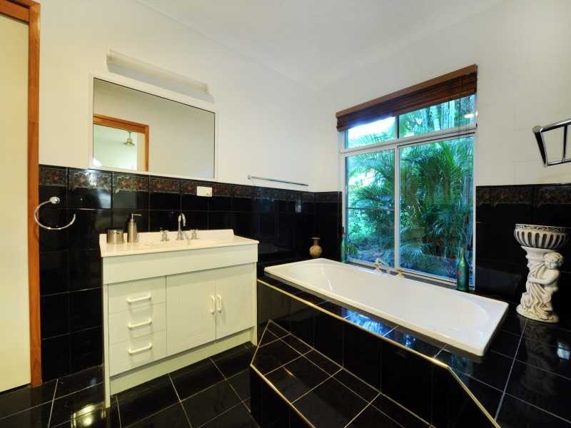 25 Eshelby Drive, Cannonvale QLD 4802