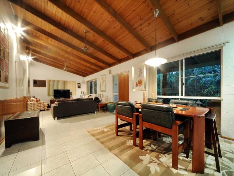 25 Eshelby Drive, Cannonvale QLD 4802